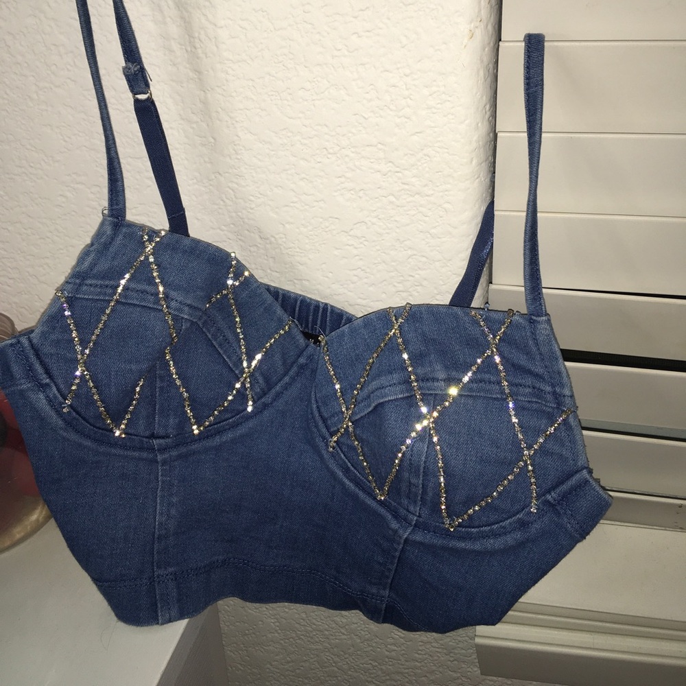 brand is haute monde, jean top perfect for bailes or parties.